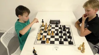 Dávid Hrdý vs. Nikita Raschetin; 1/2 |Bratislavská šachová akadémia | 2025
