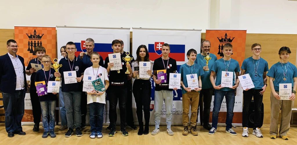 Trojica najúspešnejších družstiev MSR starších žiakov 152